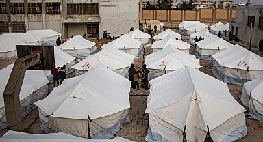 İdlib'te depremzedeler çadırlarda yaşam mücadelesi veriyor