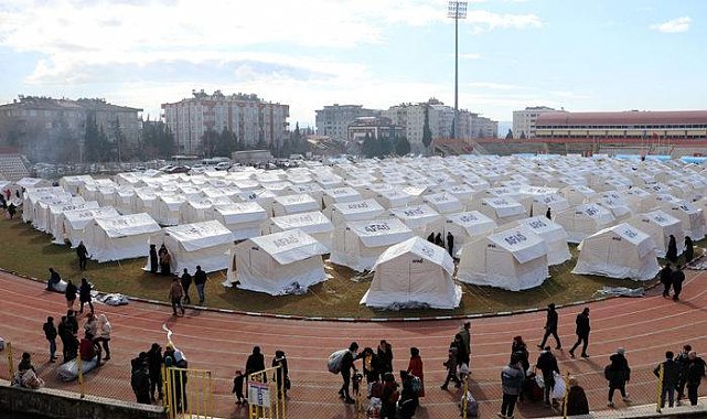 Kahramanmaraş'ta çadır kentler kuruluyor! Dikkat çeken görüntü