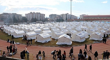 Kahramanmaraş'ta çadır kentler kuruluyor! Dikkat çeken görüntü