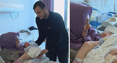 Kahramanmaraş'ta depremden kurtulan anne bebeğine kavuştu