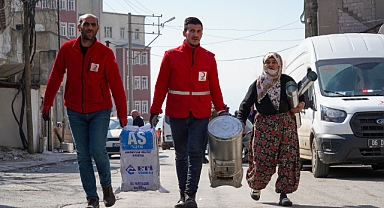 Kızılay, Depremin Bölgesinde Bütün Alanlarda Hizmet Veriyor