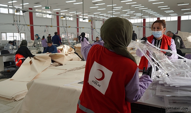 Kızılay'ın AFAD İçin Çadır Üretimi Sürüyor