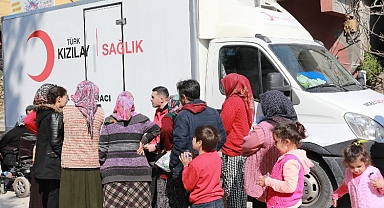 Kızılay Mobil Sağlık'la ilk gün 600 depremzedeye ulaştı