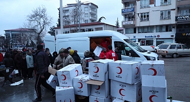 Kızılay Yöneticileri Afete Müdahale Çalışmalarını Yerinde Koordine Ediyor