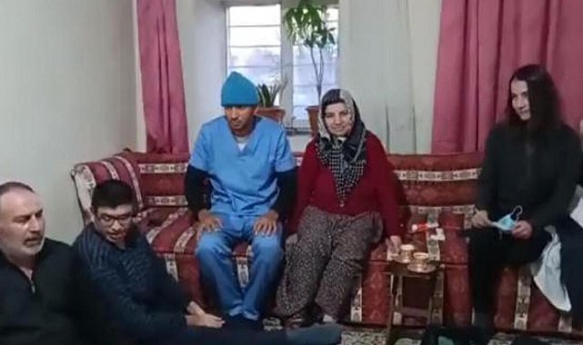 Kübalı doktorlar, depremzedelerin evlerine giderek hasta görüyor