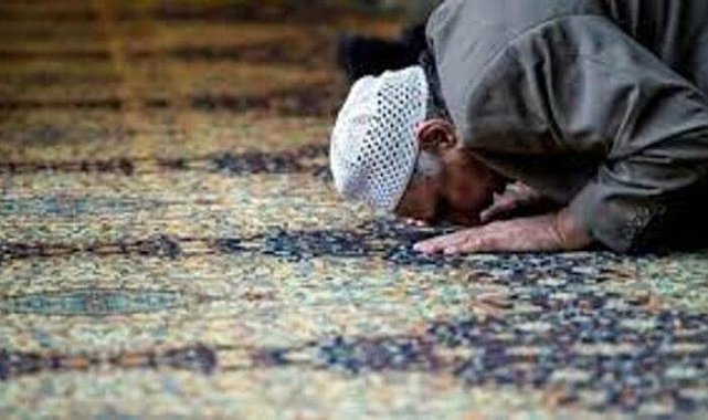 Miraç Kandili'nde Diyanet'e göre adım adım tesbih namazı kılınışı