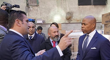 New York Belediye Başkanı Adams'tan Türk camisine ziyaret