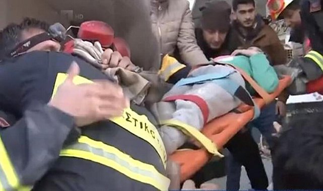 'O anda yıkıldım ve ağlamaya başladım...' Kurtarma ekibinin anlattıkları Yunanistan'ı sarstı!
