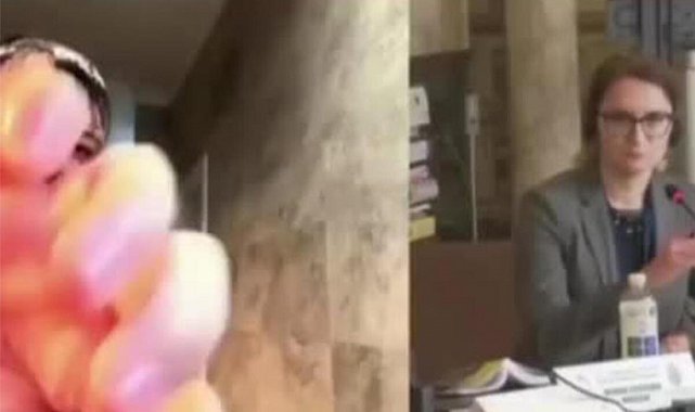 Roman milletvekili toplantıya kamerasını açık unutup duştan katıldı
