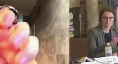 Roman milletvekili toplantıya kamerasını açık unutup duştan katıldı