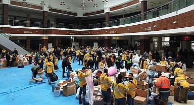 Samsun'da eski AVM binası depremzedeler için yardım merkezi oldu