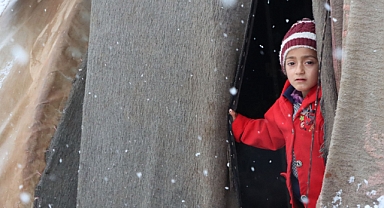 Suriye'de kar yağışından etkilenen kamplar için 'acil yardım' çağrısı