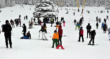 Uludağ'da kar kalınlığı 1 metreye yaklaştı! Kent merkezinde ekipler teyakkuzda