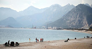 Yurtta kar, Antalya'da bahar havası