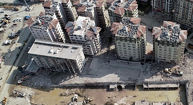 Yüzlerce kişinin can verdiği Rönesans Rezidans'ın enkazı kaldırıldı