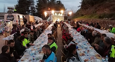 Deprem bölgelerinde gönül sofralarında buluşuyoruz