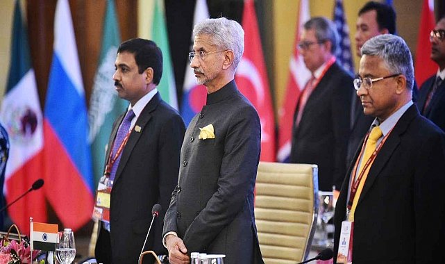 G20 Dışişleri Bakanları'ndan depremde hayatlarını kaybedenler için saygı duruşu