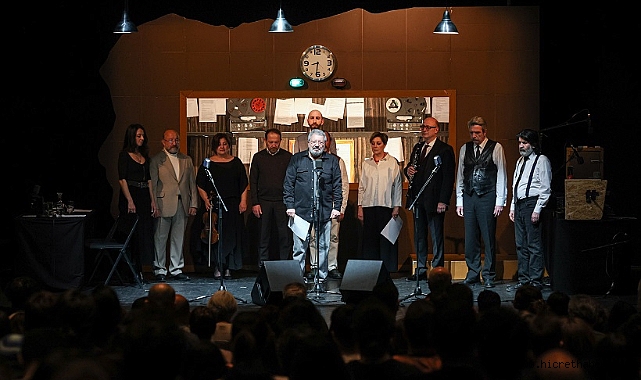 İş Sanat Sahnesinden Depremzedelere Saygı Duruşu