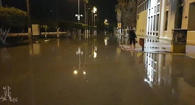 İskenderun'da deniz seviyesi yükseldi, su baskınları yaşandı!