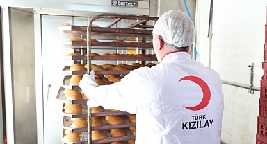 Kızılay,Depremden Bölgesinde farklı Noktalarda Aşevleri,Mobil mutfakları ve ikram araçlarıyla hizmette