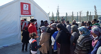 Kızılay'ın Deprem Bölgesindeki 6 ilde 12 sosyal market hizmet veriyor