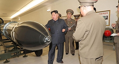 Kuzey Kore lideri Kim, yeni nükleer silahlarını gösterdi