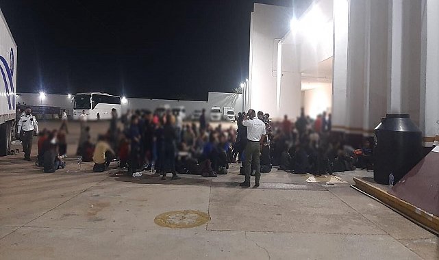 Meksika'da terk edilmiş tır dorsesinde 103 refakatsiz çocuk bulundu