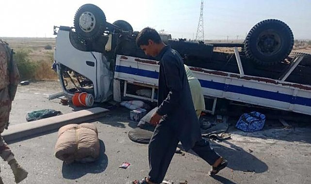 Pakistan'da intihar saldırısı: Çok sayıda emniyet mensubu öldü