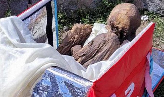 Peru'da kuryenin yanındaki kutuda mumya bulundu