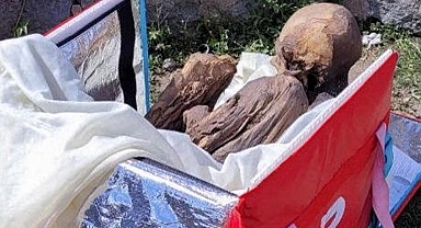 Peru'da kuryenin yanındaki kutuda mumya bulundu