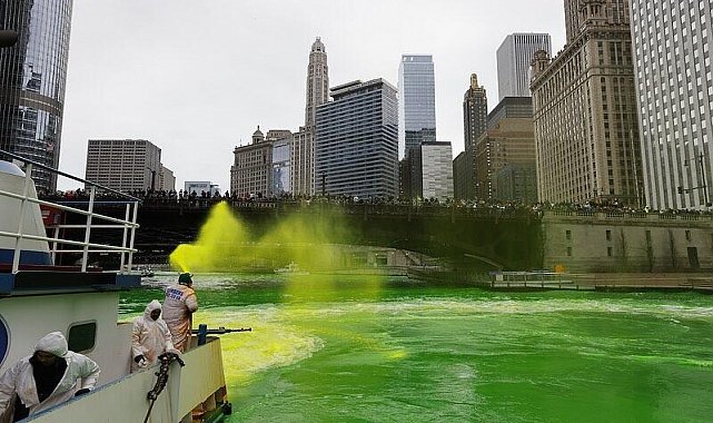 Plastik ördek yarışından yeşil şölene: Renkli görüntülerin merkezi Chicago Nehri