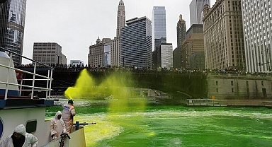 Plastik ördek yarışından yeşil şölene: Renkli görüntülerin merkezi Chicago Nehri