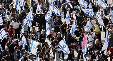 Protestolar Netanyahu’nun elini zayıflatacaktır