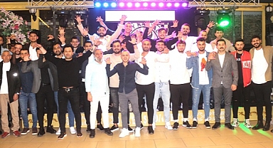 Sefaköy Kartalspor Şampiyonluğu Kutladı