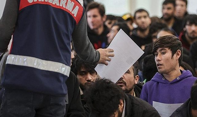 Son 1 haftada 2 bin 18 düzensiz göçmen sınır dışı edildi