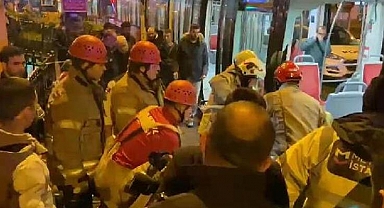 Tramvay ile peron arasına yolcu sıkıştı, seferler durdu