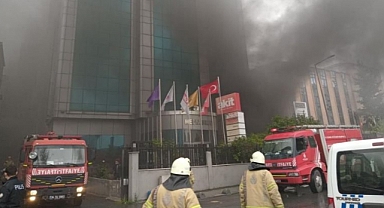 Akit Medya Grubu'nun da bulunduğu binadaki yangında çıktı.