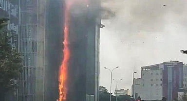 Beylikdüzü'nde iş merkezinde yangın! Alevler sardı... Çok sayıda ekip sevk edildi