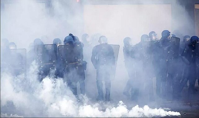 Dünya merakla bekliyordu! Fransa'yı karıştıran yasaya onay verildi