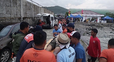 Filipinler'de tur teknesi alabora oldu: 1 ölü