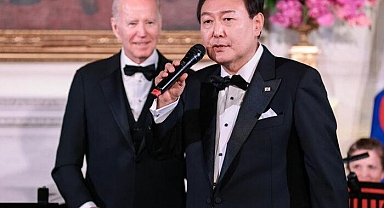 Güney Kore Devlet Başkanı Yoon, Biden'ı kırmadı! Beyaz Saray’daki akşam yemeğinde şarkı söyledi