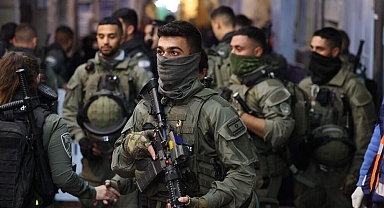 İsrail polisi, Mescid-i Aksa'ya yine baskın düzenledi