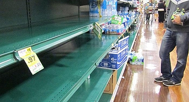 O ülkede market rafları boşaltılmıştı... Adım adım geliyor! Karaya yaklaştı