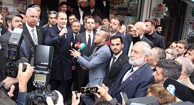 Yeniden Refah Partisi Genel Başkanı Fatih Erbakan'a Küçükçekmece'de sevgi seli