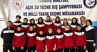 Yüzme takımı gururlandırdı