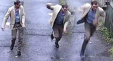 Aniden çöp konteynerinden çıktı, okul müdürü neye uğradığını şaşırdı! Panikle koşarak uzaklaştı