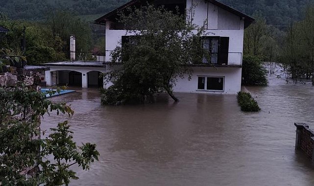 Bosna Hersek ve Hırvatistan'ı sel vurdu!