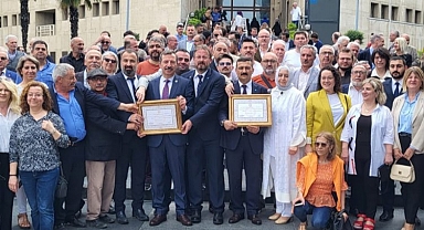 Bursa'da İYİ Partili vekiller mazbatalarını aldı
