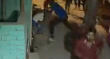 Hindistan'da infial yaratan olay! Genç kızı sokak ortasında defalarca bıçakladı, kafasını taşla ezdi