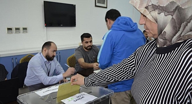 Irak’taki Türk seçmenler 2. tur için sandık başında